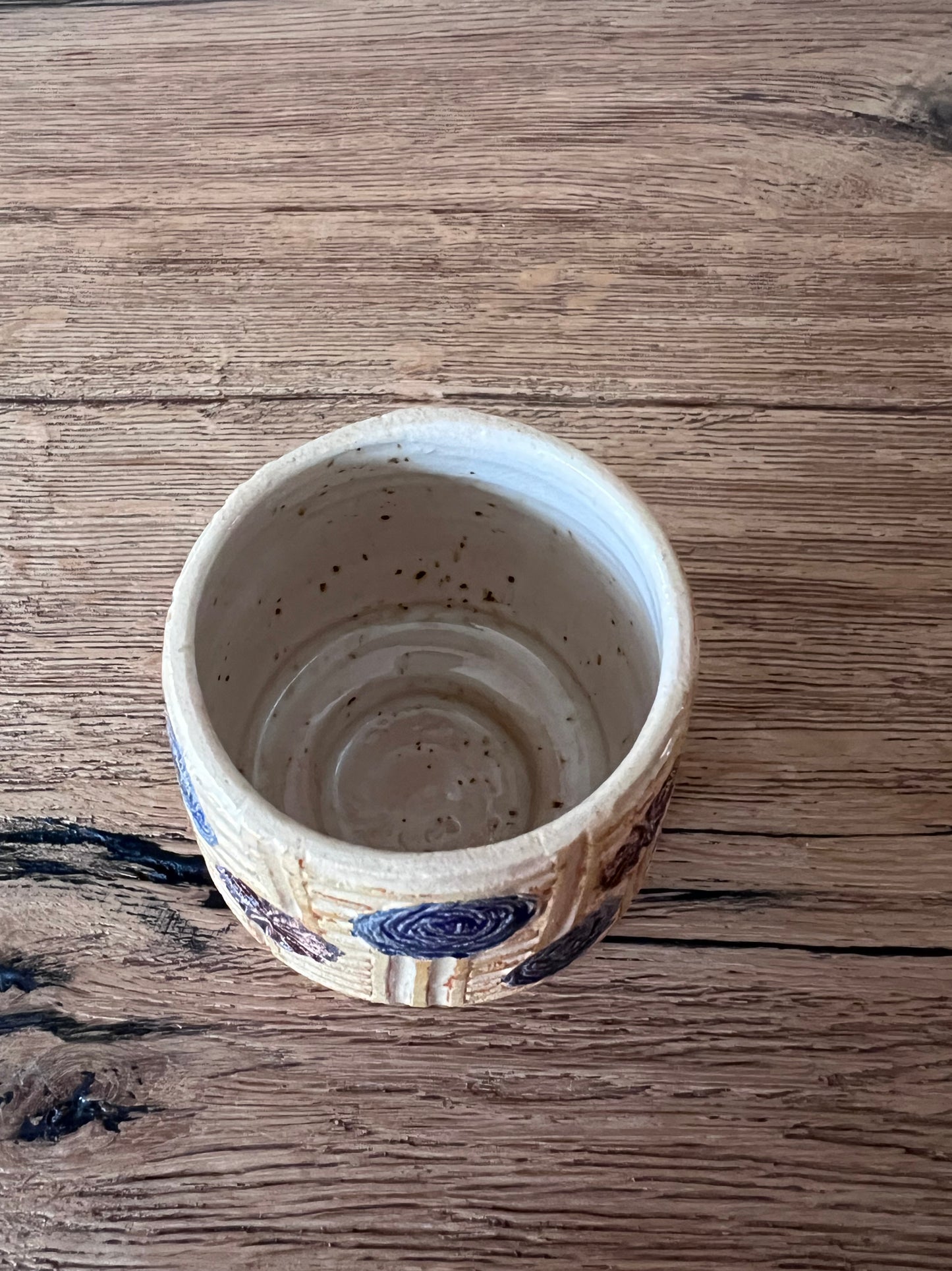 Beker klein met reliëf