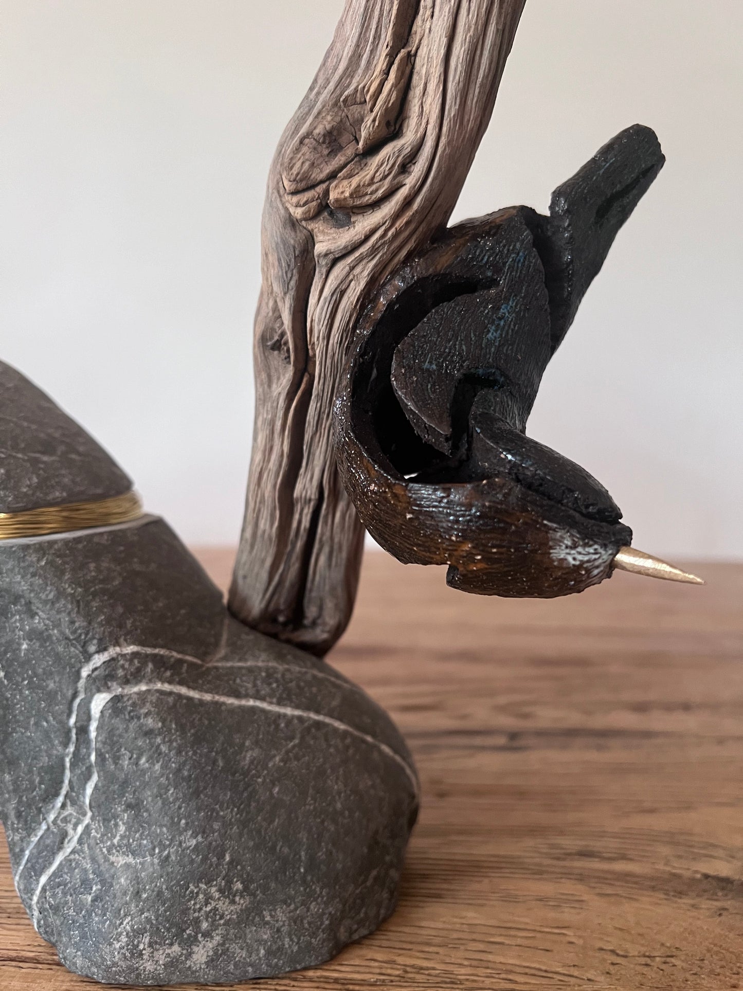 Boomklever op hout met steen en messing