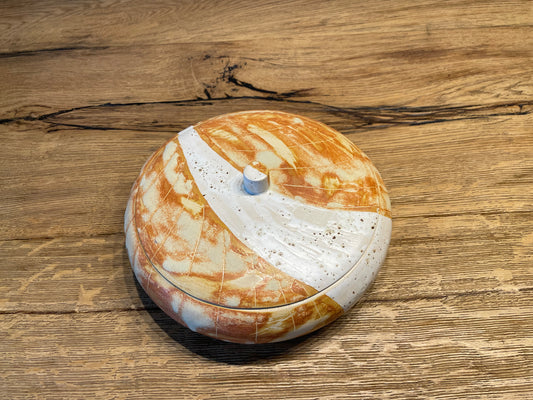 Schaal met deksel, gedraaid