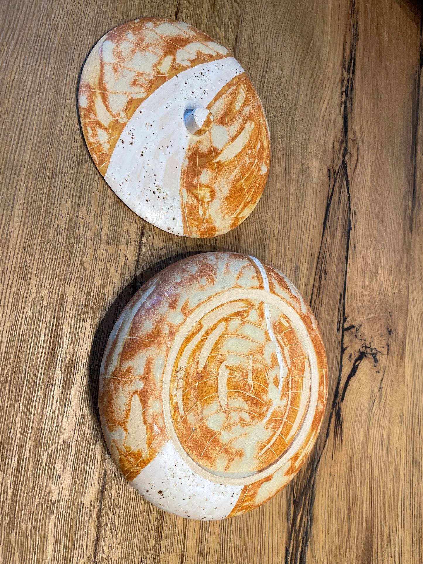 Schaal met deksel, gedraaid
